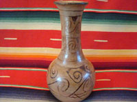 Native American Indian vintage pottery and ceramics, a lovely Maricopa vase, c. 1930's. Another frontal photo of the vase.