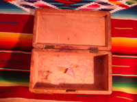 Mexican vintage wood-carving, a marquetry box with beautiful inlaid wood designs from Oaxaca, c. 1890. Photo showing the inside of the box.