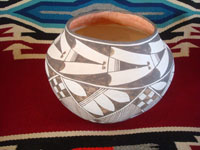 Native American Indian vintage and antique pottery and ceramics, a lovely Acoma pot with wonderful geometric design elements, Acoma Pueblo, New Mexico, c. 1940. Main photo of the Acoma pot.