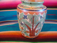 Mexican vintage pottery and ceramics, a lovely petatillo vase, with beautiful hand-painted decorations, Tonala or San Pedro Tlaquepaque, Jalisco, c. 1930's. A photo of the second side of the Tonala petatillo vase.
