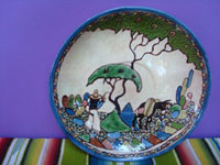 Mexican vintage pottery and ceramics, a beautiful pottery plate with a wonderful beige background and very fine and detailed artwork, attributed to the great Balbino Lucano, Tonala or San Pedro Tlaquepaque, c. 1930's. Main photo of the Lucano plate.