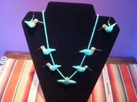 Native American Indian vintage sterling silver jewelry, and Navajo sterling silver jewelry, a stunning necklace with hummingbirds, graceful and lovely lapidary work, c. 1960. Main photo of the necklace.