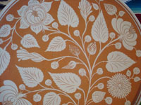 Mexican vintage pottery and ceramics, a large charger from Oaxaca with a wonderful floral pattern, c. 1940's. Closeup photo of the floral decoration of the charger.