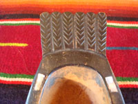 Native American Indian wood-carving and folk art, a Northwest Coast carved grease-bowl in the form of a raven, c. 1910-20. The raven bowl is beautifully carved and is wonderfully inlaid with pieces of abalone shell. Photo showing the carving on the tail of the raven.