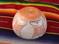 Native American Indian antique pottery, a chili bowl from Santa Ana Pueblo in New Mexico, c. 1910-20. The painted decorations on the bowl have faded with time, but are still incredibly beautiful. A photo showing the bottom of the bowl with the museum number.
