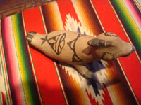 Native American Indian folk art, a wonderful Cochiti pottery bird with what is possibly a cloud pattern decorating its back, Cochiti Pueblo, New Mexico, c. 1940 or earlier. Photo shot from above showing the decorations on the bird's back.