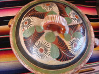 Photo showing the lid of the Mexican vintage pottery petatillo casserole.