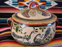Mexican vintage pottery and ceramics, a Tlaquepaque petatillo casserole dish with a lid, c. 1940. The petatillo hatch-work decoration which comprises the background of this piece is very, very fine!