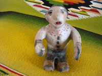Native American Indian pottery or folk art, a storyteller attributed to Demasia Cordero, sister of the famous potter, Helen Cordero, and also famous in her own rite, c. 1940. 