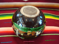 Mexican vintage pottery and ceramics, a blackware tecomate (spherical bowl) with excellent artwork, Tlaquepaque or Tonala, Jalisco, c. 1935. Photo of the bottom of the tecomate.