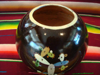 Mexican vintage pottery and ceramics, a blackware tecomate (spherical bowl) with excellent artwork, Tlaquepaque or Tonala, Jalisco, c. 1935. Another side of the tecomate.