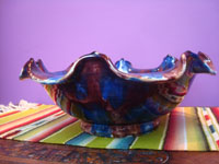 Mexican vintage pottery and ceramics, a Oaxacan majolica drip-ware (losa goteada) bowl with four smaller matching bowls, Oaxaca, c. 1940's. Side view of one of the bowls.