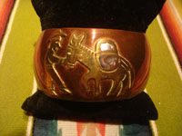 Mexican vintage jewelry, a wonderful copper bracelet with brass and abalone inlays, c. 1940's. Main photo of the bracelet.