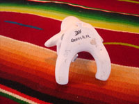 Native American Indian vintage pottery, a storyteller in the form of a bear mother with cub, Cochiti, c. 1980. The bears are beautifully formed and painted. Photo showing the bottom of the storyteller with the artist's signature.