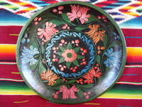 Mexican vintage wood-carving and folk art, a hand-carved laquer-ware batea with wonderful artwork, Uruapan, Michoacan, c. 1930's. The batea features lovely floral decorations, painted on top of the fine laquer finish.  Main photo.