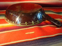 Mexican vintage pottery and ceramics, a Fantasia pan with wonderful fish, c. 1920-30. The hand-painted design-work on this fry pan is excellent. The piece was made in the pottery center of Tlaquepaque, Jalisco. Photo showing bottom of Fantasia pan with design.