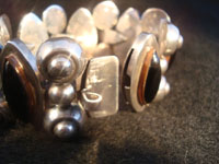 Mexican vintage silver jewelry, a Taxco vintage sterling silver bracelet c. 1940. The bracelet is 980 sterling with beautiful black onyx stones set with copper bezzles. A photo showing the clasp of the vintage Taxco silver bracelet.