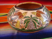 Mexican vintage pottery and ceramics, a very beautiful petatillo bowl with incredibly fine glazing and artwork, Tonala or San Pedro Tlaquepaque, c. 1930. Main photo of the bowl.