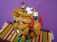 Mexican vintage folk art, a wonderful pottery bull with six steers and six caballeros across its massive back, made by the famous folk artist, Rosendo Rodriguez, of Santa Cruz de las Huertas, Jalisco, c. 1980. Main photo of the piece.