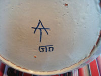 Mexican pottery and ceramics, a wonderful pottery plate by the famous Gorky Gonzalez, Guanajuato, c. 1950's. Photo of the artist's signature on the back of the plate.