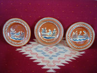 Mexican vintage pottery and ceramics, a very lovely set of three bandera-ware plates decorated with graceful birds, Tonala or San Pedro Tlaquepaque, c. 1940's. Main photo of the set of bandera-ware plates.