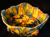 Mexican vintage pottery and ceramics, a large drip-ware bowl from Oaxaca, c. 1940. This style of drip-ware (losa goteada) is known as Mexican majollica. A photo of the inside of the bowl with removeable frog.