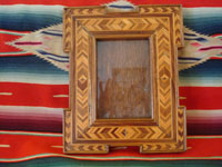 Mexican vintage wood-carving and Mexican vintage folk art, a wonderful marquetry picture frame, c. 1930. Beautifully hand-crafted with inlays of different kinds of wood.