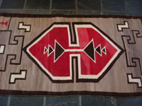 Cloeup photo showing center design of Navajo crystal rug.