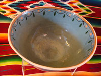 Mexican vintage pottery, photo of inside of Tlaquepaque bowl.