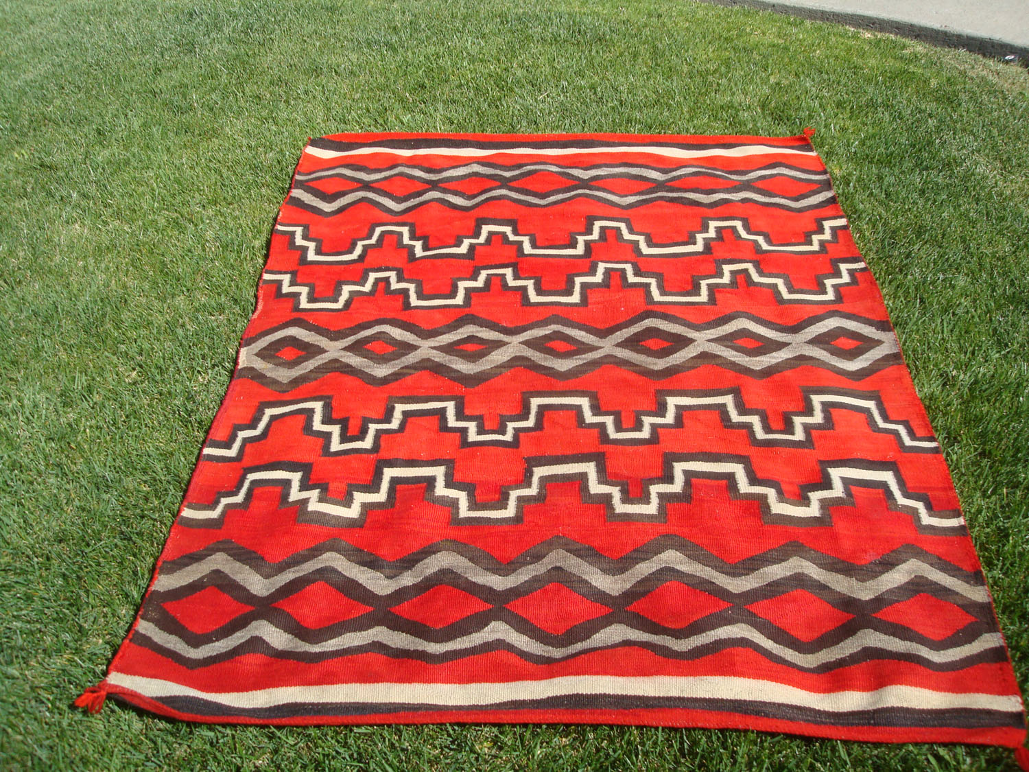 Native American Indian and Navajo Rugs and Textiles at Pocas Cosas