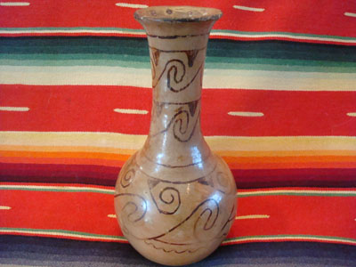 Native American Indian vintage pottery and ceramics, a lovely Maricopa vase, c. 1930's.