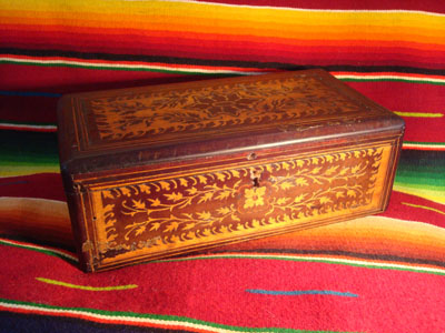 Mexican vintage wood-carving, a marquetry box with beautiful inlaid wood designs from Oaxaca, c. 1890.
