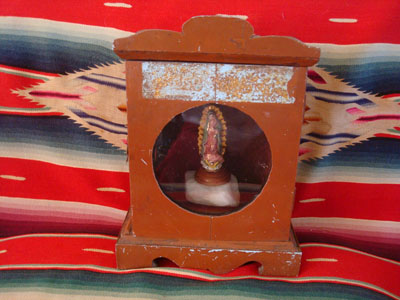 Mexican vintage devotional art and folk art, a wonderful wooden nicho, used to display an image of Christ, the Blessed Virgin, or a saint, c. 1940's.