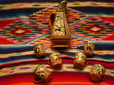 Mexican vintage pottery and ceramics, a beautiful petatillo (cross-hatching in the background, resembling a straw-mat or petate in Spanish), decorated with wonderful animals and foliage and with 6 finely decorated petatillo cups, Tlaquepaque, Jalisco, c. 1940's.